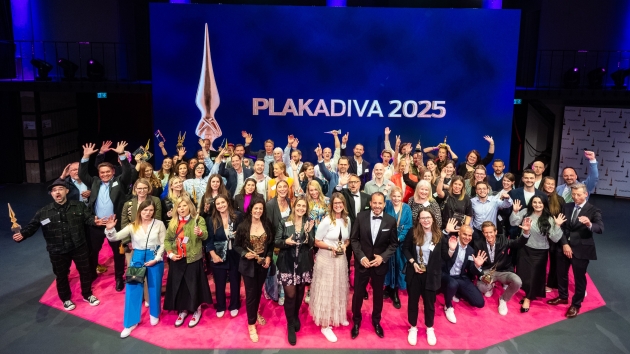Die besten Out-of-Home-Kampagnen des Jahres stehen fest - Gewinner:innen und Jurymitglieder der Plakadiva 2025 mit FAW-Präsident Alexander Stotz und FAW-Hauptgeschäftsführer Kai-Marcus Thäsler - Quelle: Fachverband Aussenwerbung (FAW)